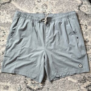 Men’s Vuori Kore Short Lined 7" in Light Cloud